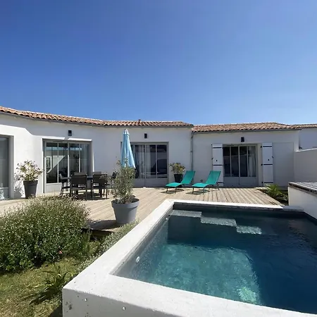 La De La Clavette Villa