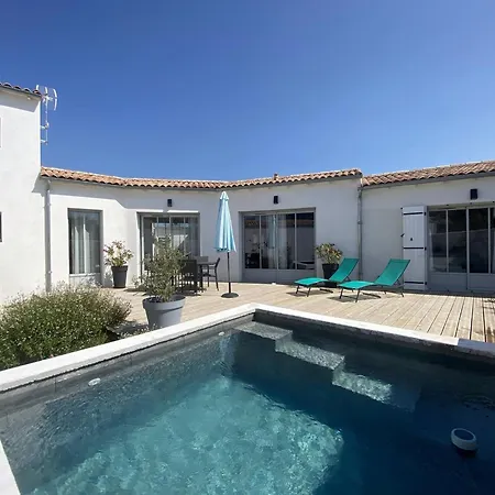 La De La Clavette Villa *